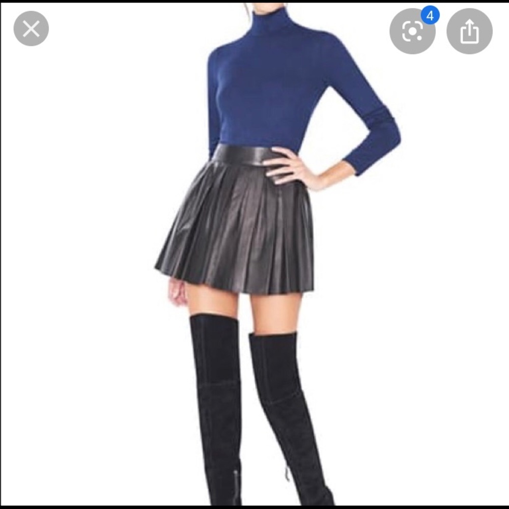 Alice + olivia box pleat leather mini skirt. Sz 10